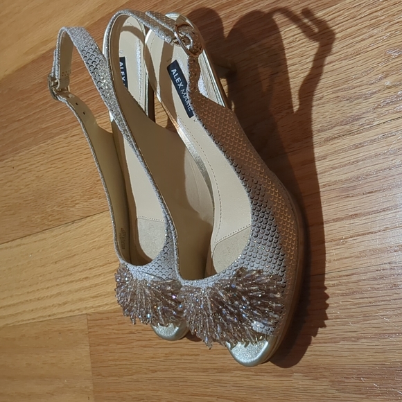 Alex Marie Gold Beaded Woman's Kitten Heels Prom Shoes Size 6M - Picture 5 of 8